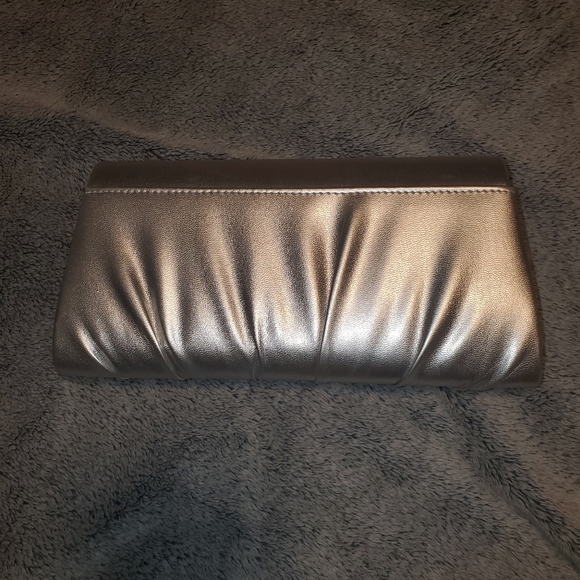Silver Clutch - Picture 2 of 6